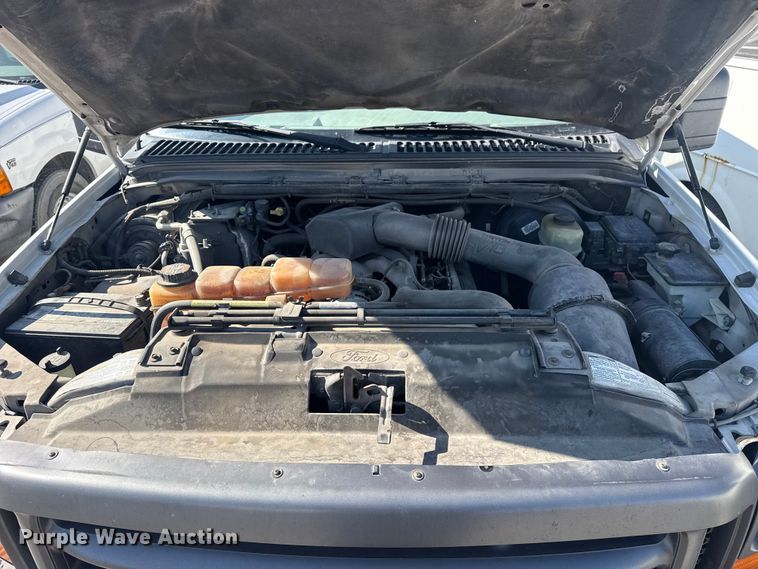 image for item FB8641 2001 Ford F250 Super Duty Ext. Cab utility bed pickup truck