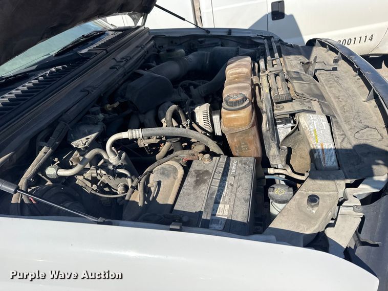 image for item FB8641 2001 Ford F250 Super Duty Ext. Cab utility bed pickup truck