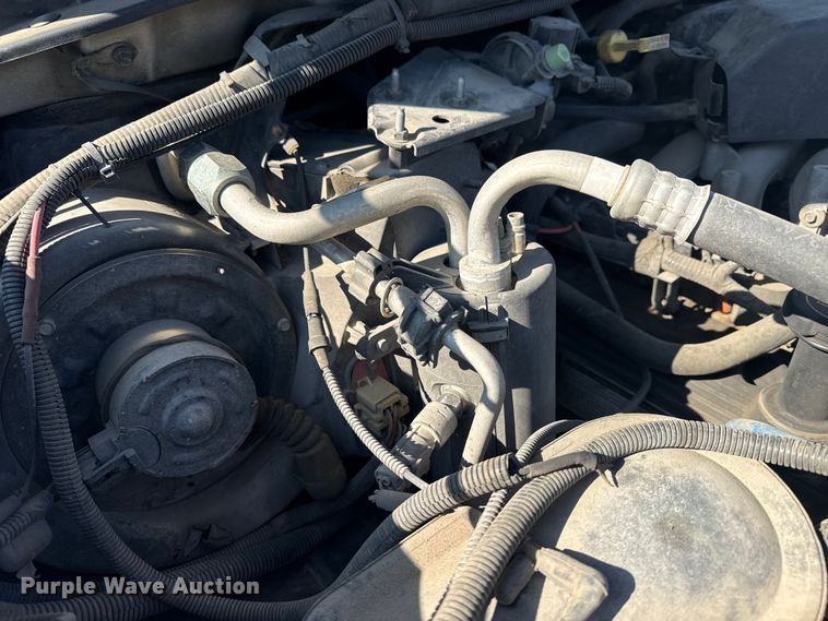 image for item FB8641 2001 Ford F250 Super Duty Ext. Cab utility bed pickup truck