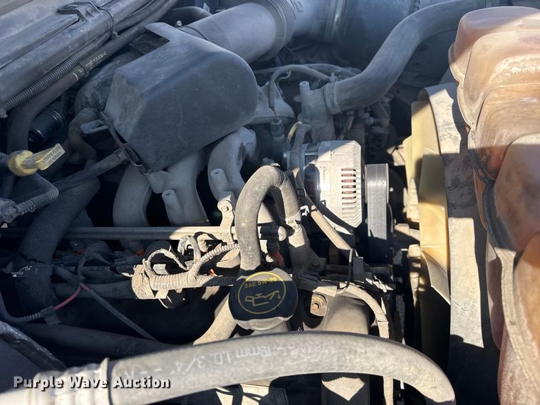 image for item FB8641 2001 Ford F250 Super Duty Ext. Cab utility bed pickup truck