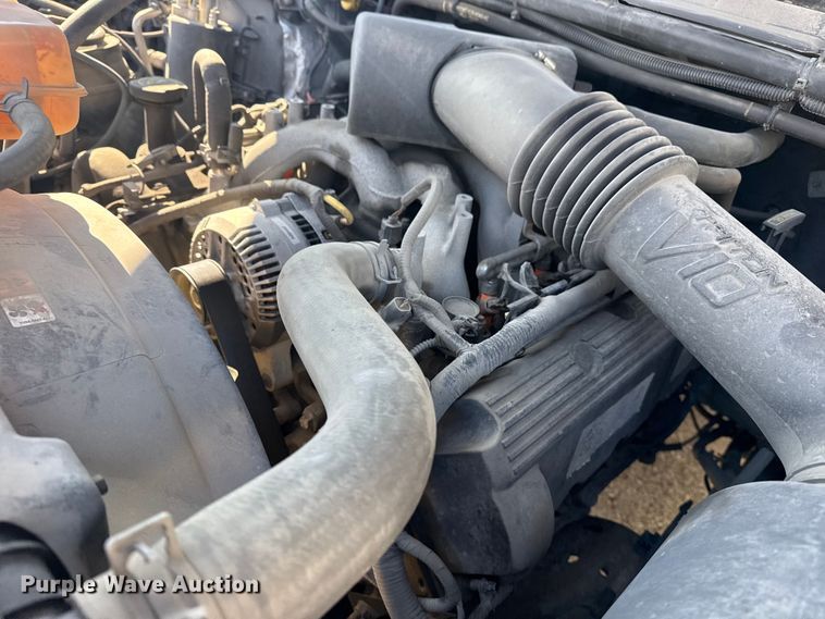 image for item FB8641 2001 Ford F250 Super Duty Ext. Cab utility bed pickup truck