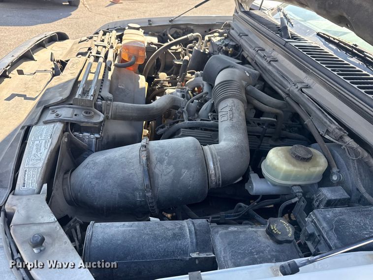 image for item FB8641 2001 Ford F250 Super Duty Ext. Cab utility bed pickup truck