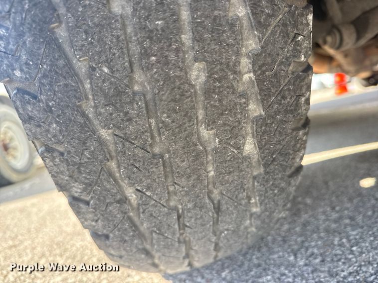 image for item FB8641 2001 Ford F250 Super Duty Ext. Cab utility bed pickup truck