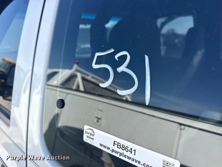 image for item FB8641 2001 Ford F250 Super Duty Ext. Cab utility bed pickup truck