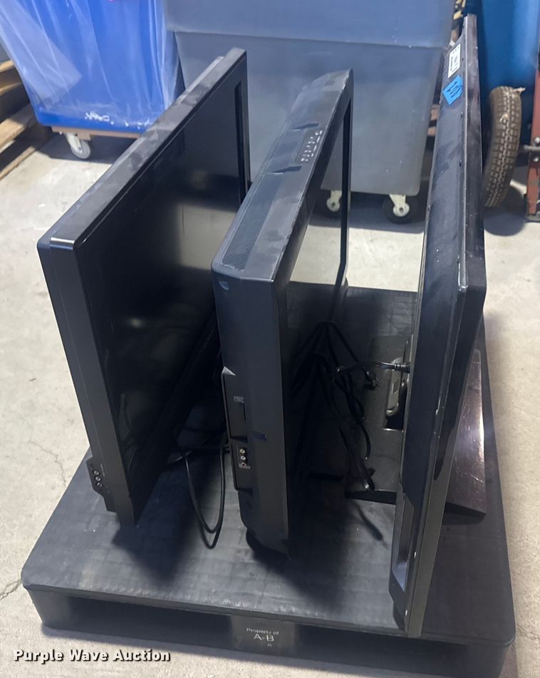 image for item FB8646 (3) TV's