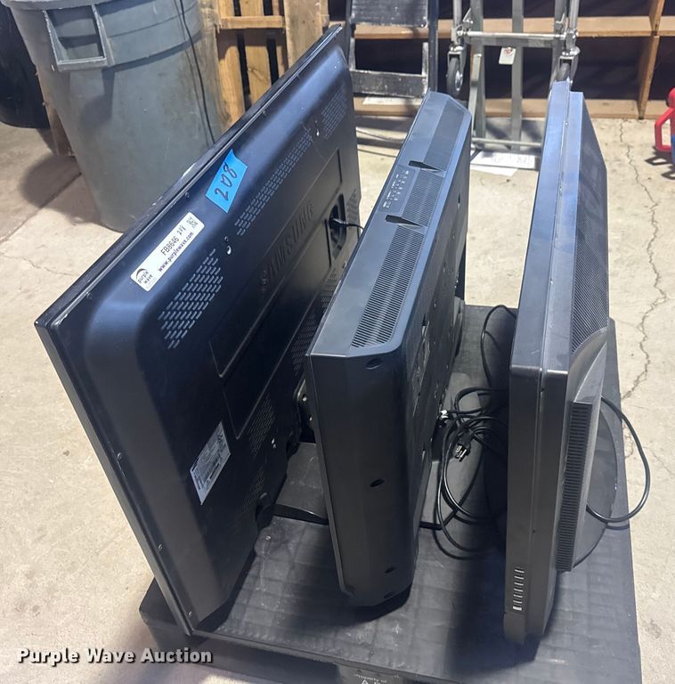 image for item FB8646 (3) TV's