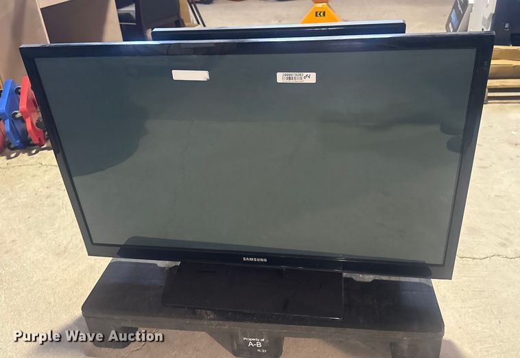 image for item FB8646 (3) TV's