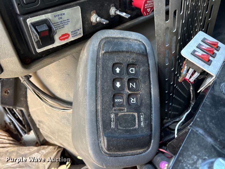 image for item FB8651 2012 International SF625 dump truck