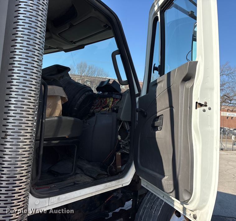 image for item FB8651 2012 International SF625 dump truck