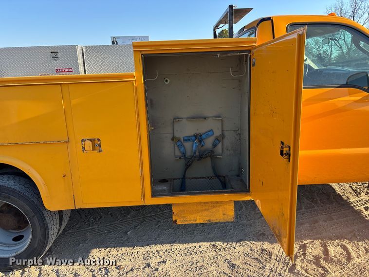 image for item FC1540 2004 Ford F450 Super Duty utility / service truck