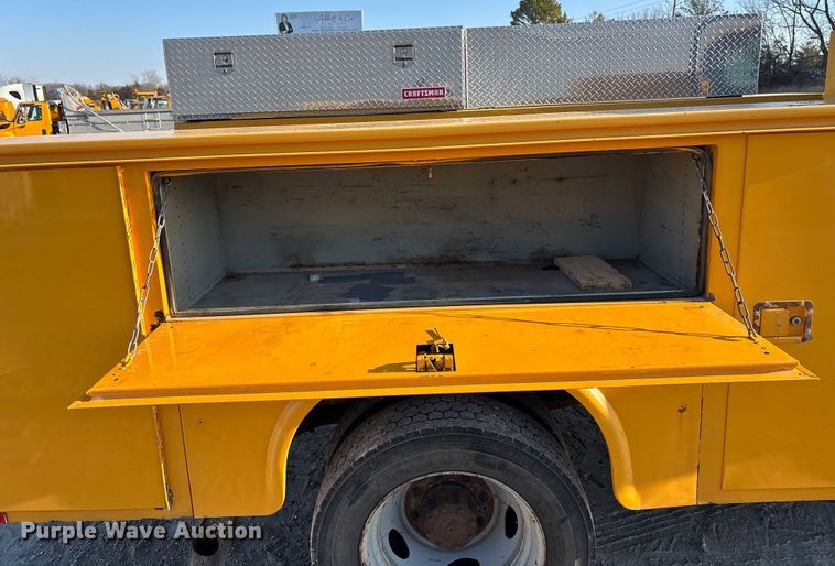 image for item FC1540 2004 Ford F450 Super Duty utility / service truck