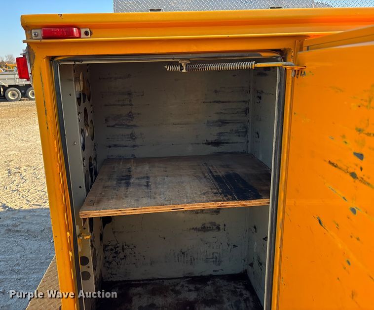 image for item FC1540 2004 Ford F450 Super Duty utility / service truck