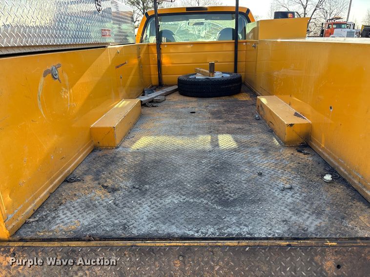 image for item FC1540 2004 Ford F450 Super Duty utility / service truck