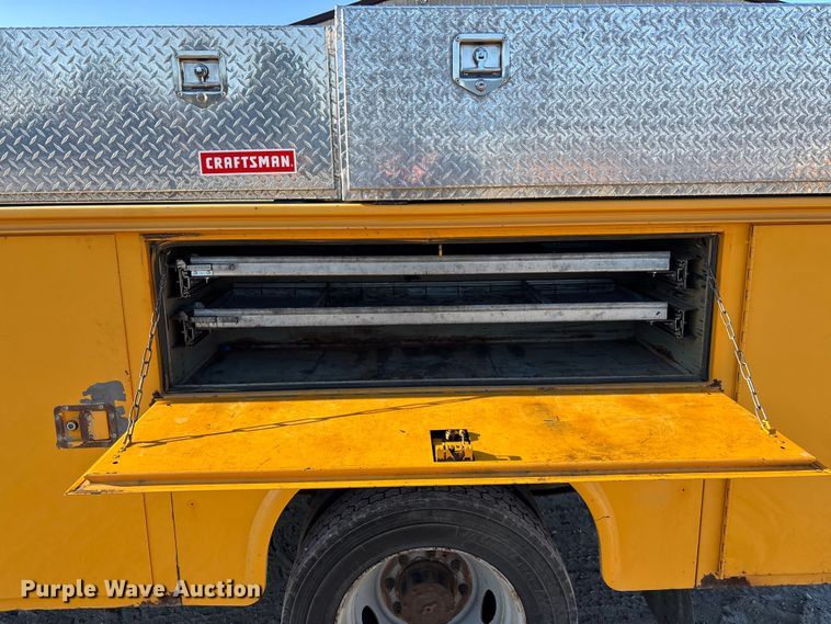 image for item FC1540 2004 Ford F450 Super Duty utility / service truck