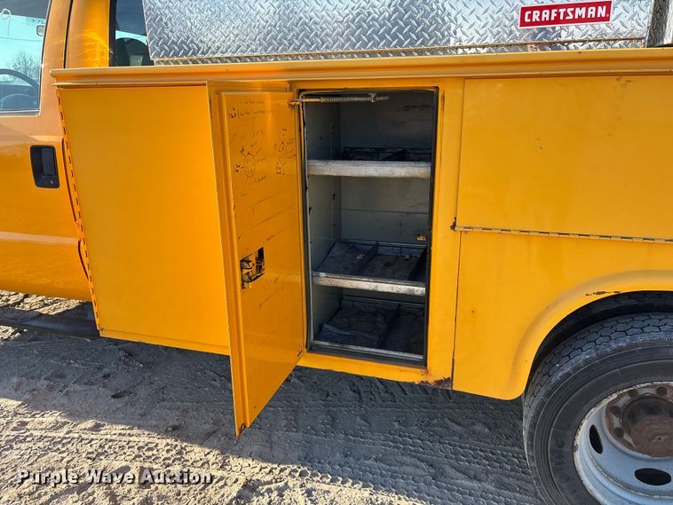 image for item FC1540 2004 Ford F450 Super Duty utility / service truck