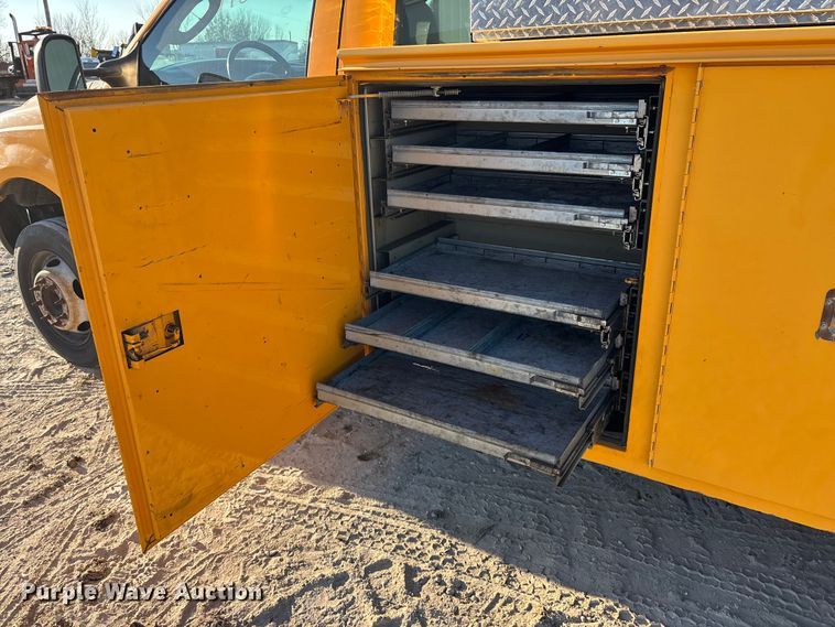 image for item FC1540 2004 Ford F450 Super Duty utility / service truck