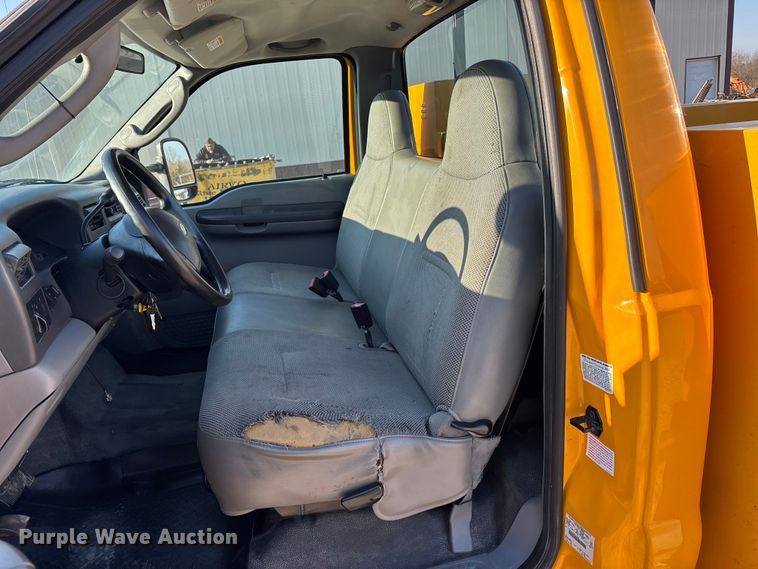 image for item FC1540 2004 Ford F450 Super Duty utility / service truck