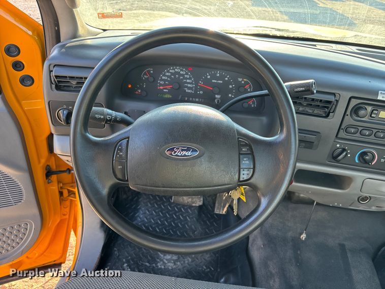 image for item FC1540 2004 Ford F450 Super Duty utility / service truck