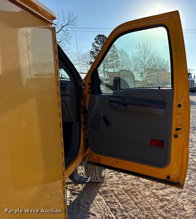 image for item FC1540 2004 Ford F450 Super Duty utility / service truck