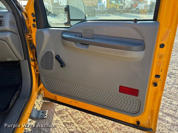 image for item FC1540 2004 Ford F450 Super Duty utility / service truck