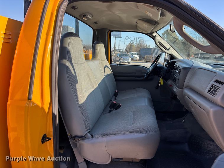 image for item FC1540 2004 Ford F450 Super Duty utility / service truck