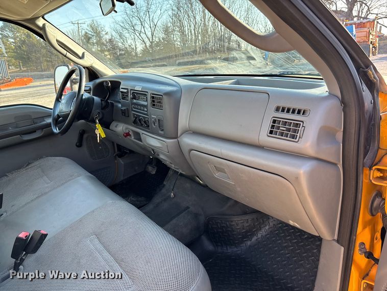 image for item FC1540 2004 Ford F450 Super Duty utility / service truck