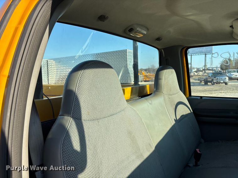 image for item FC1540 2004 Ford F450 Super Duty utility / service truck