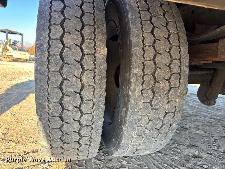 image for item FC1540 2004 Ford F450 Super Duty utility / service truck