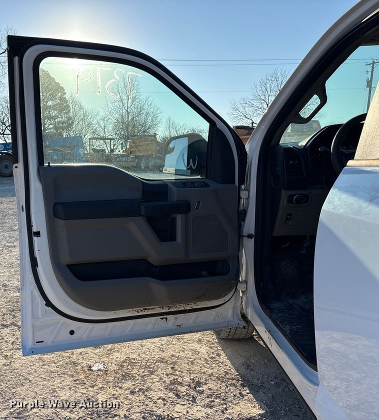 image for item FC1541 2016 Ford F150 Crew Cab pickup truck