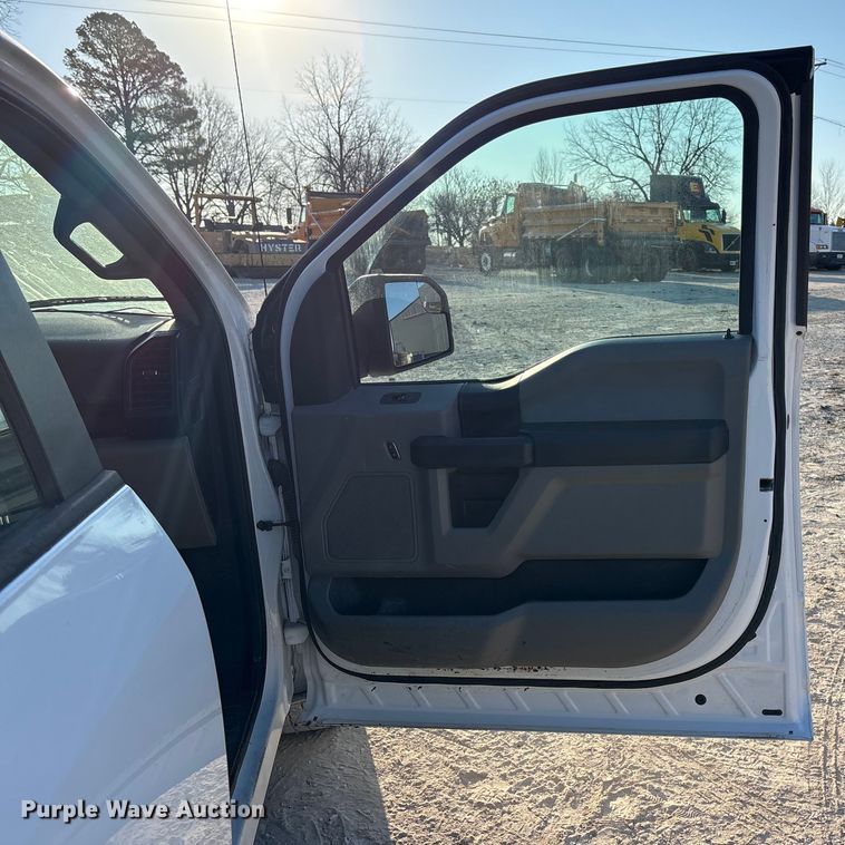 image for item FC1541 2016 Ford F150 Crew Cab pickup truck