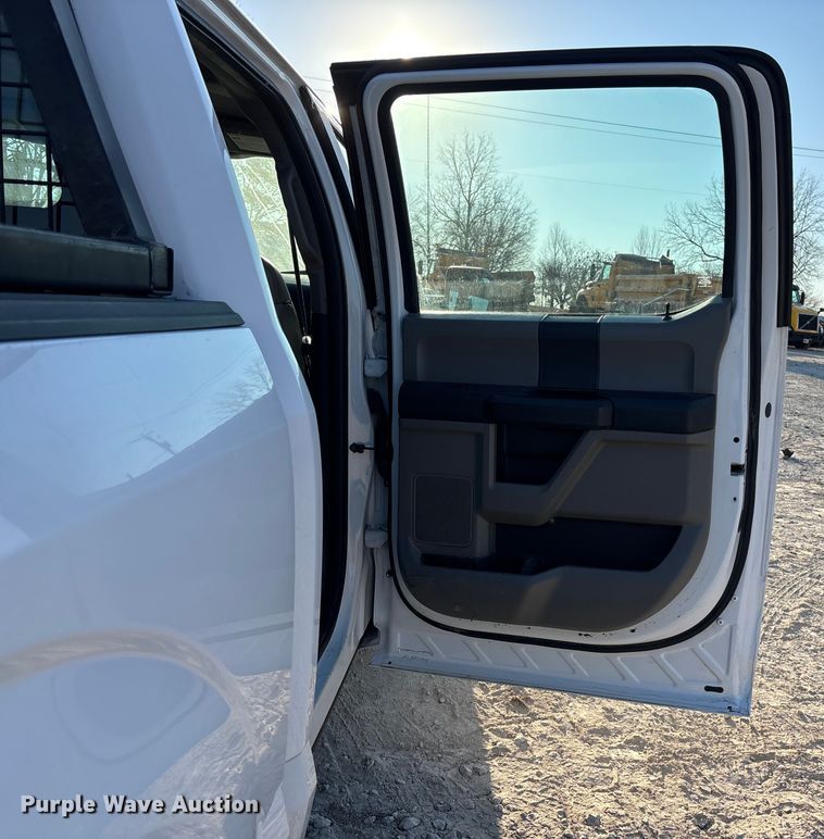 image for item FC1541 2016 Ford F150 Crew Cab pickup truck