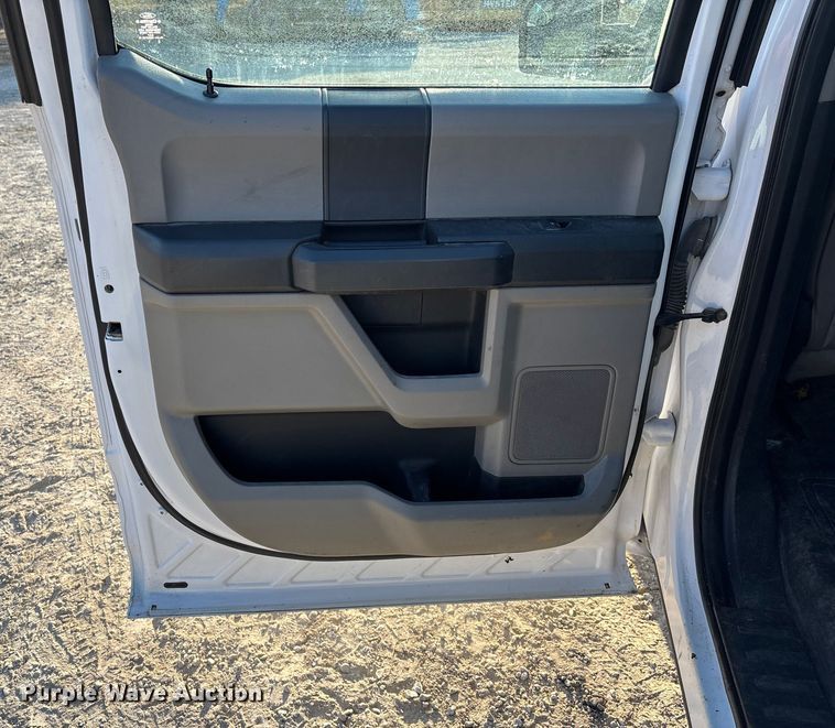 image for item FC1541 2016 Ford F150 Crew Cab pickup truck