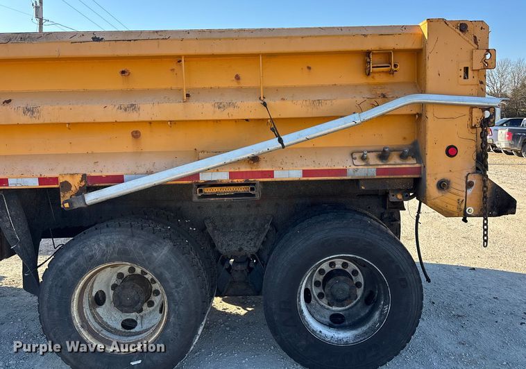 image for item FC1542 2014 International 7500 dump truck