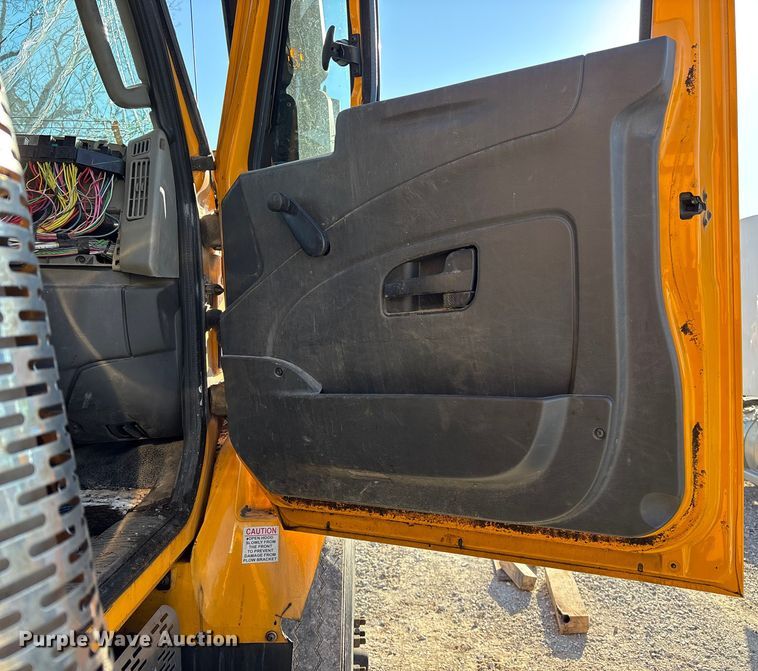 image for item FC1542 2014 International 7500 dump truck