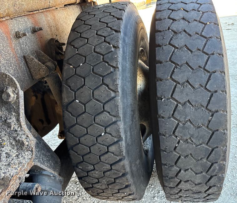 image for item FC1542 2014 International 7500 dump truck