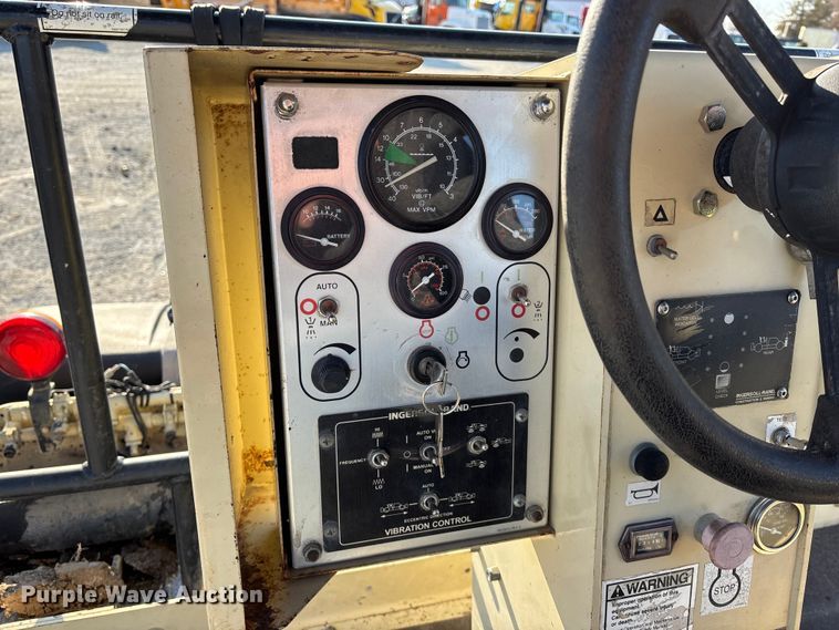 image for item FC1543 Ingersoll Rand DD-90 double drum vibratory roller