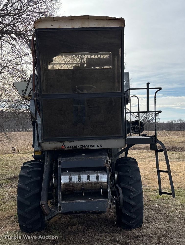 image for item FC1550 Gleaner EIII combine