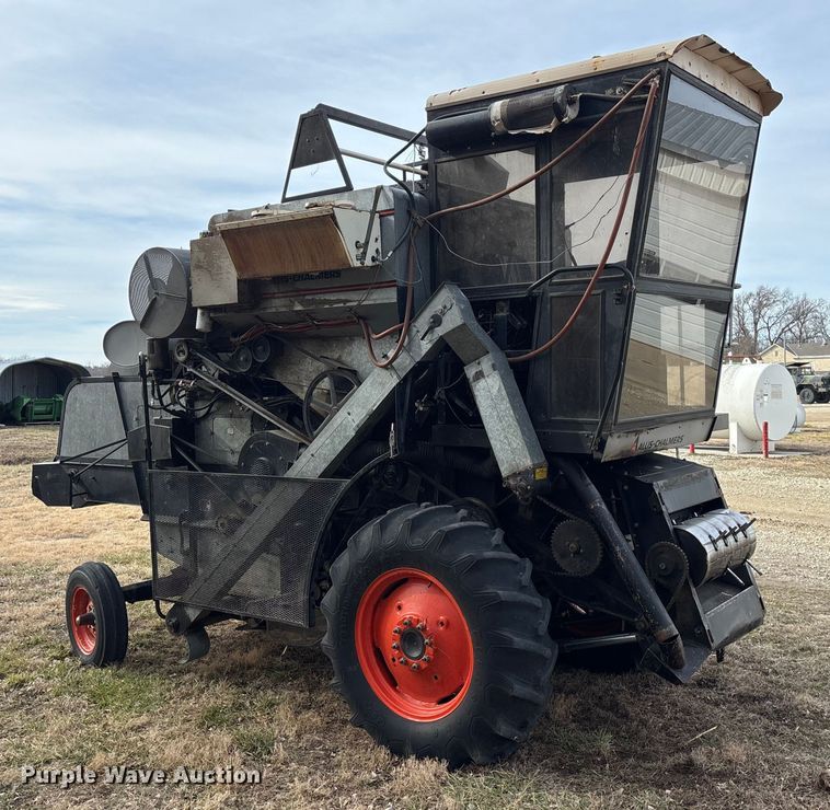image for item FC1550 Gleaner EIII combine