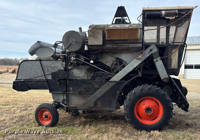 image for item FC1550 Gleaner EIII combine