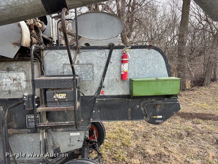 image for item FC1550 Gleaner EIII combine