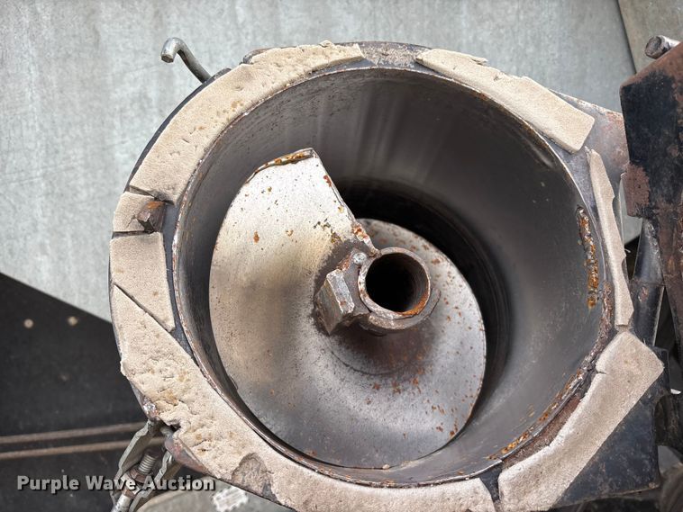 image for item FC1550 Gleaner EIII combine