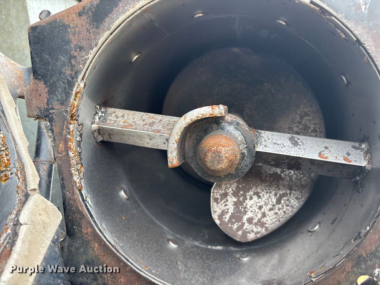 image for item FC1550 Gleaner EIII combine