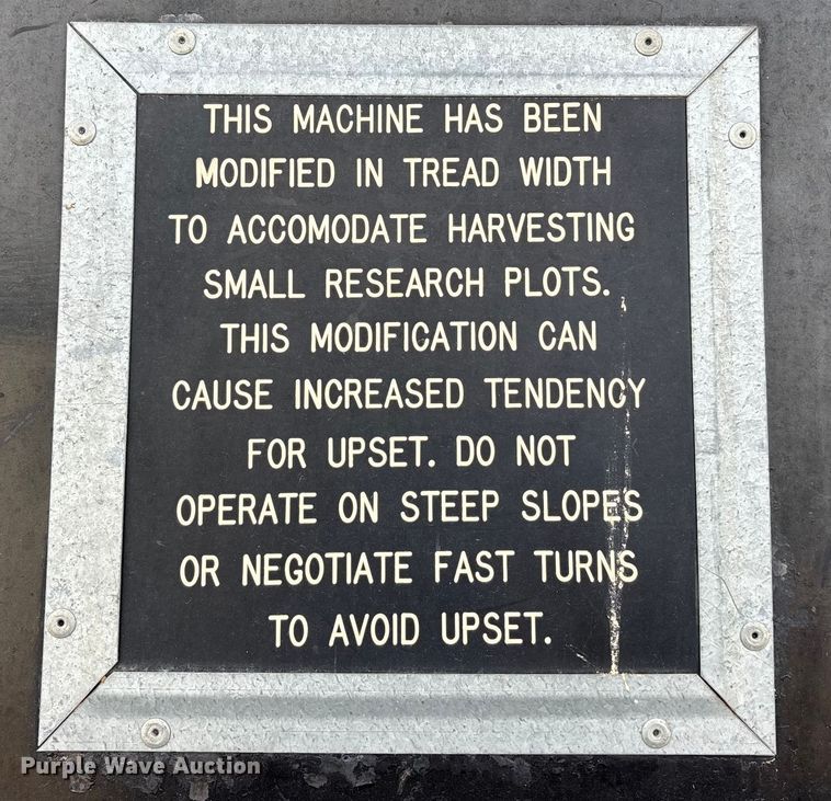 image for item FC1550 Gleaner EIII combine