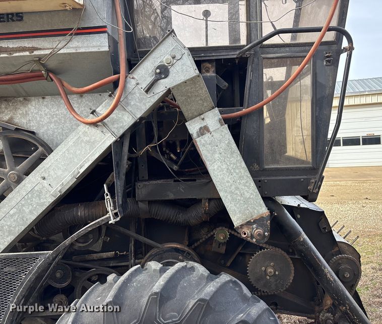 image for item FC1550 Gleaner EIII combine