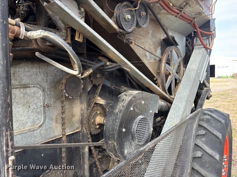 image for item FC1550 Gleaner EIII combine