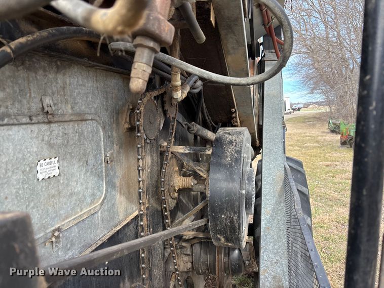 image for item FC1550 Gleaner EIII combine