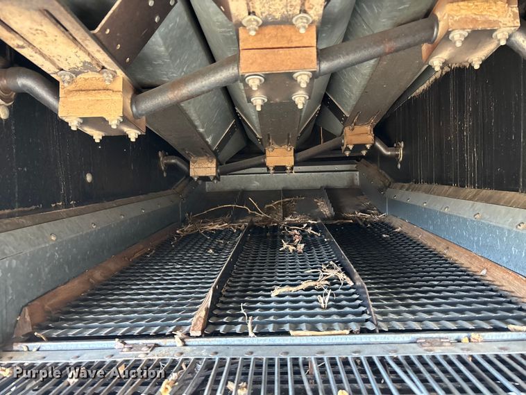 image for item FC1550 Gleaner EIII combine