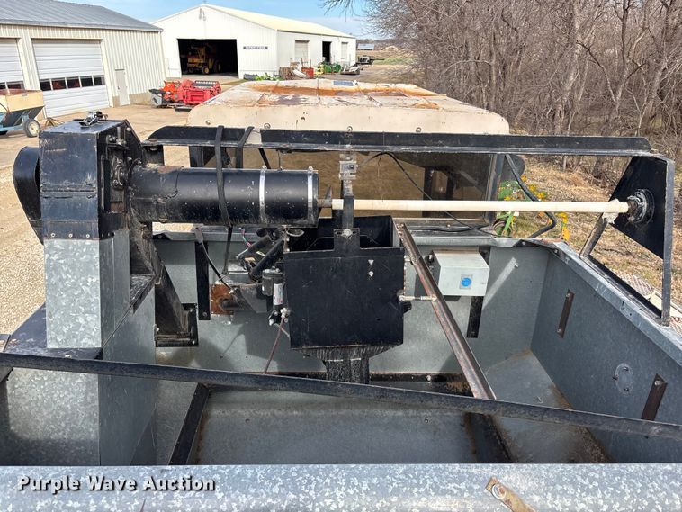 image for item FC1550 Gleaner EIII combine