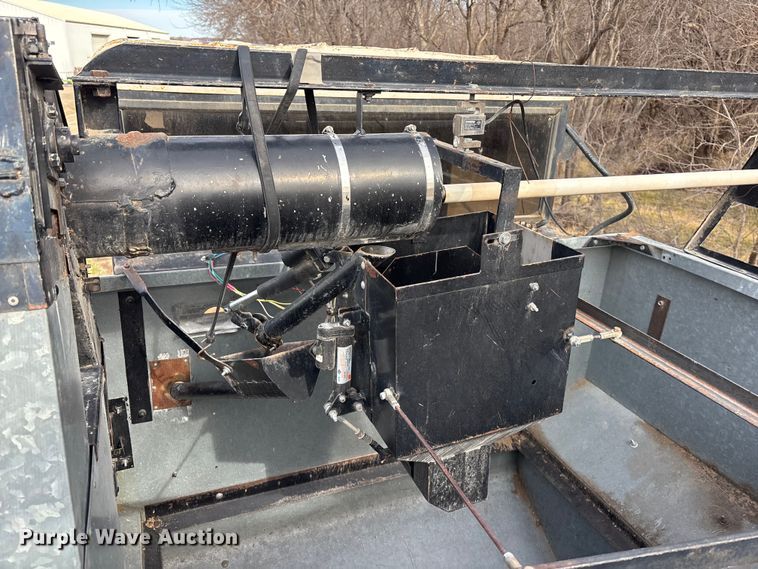 image for item FC1550 Gleaner EIII combine