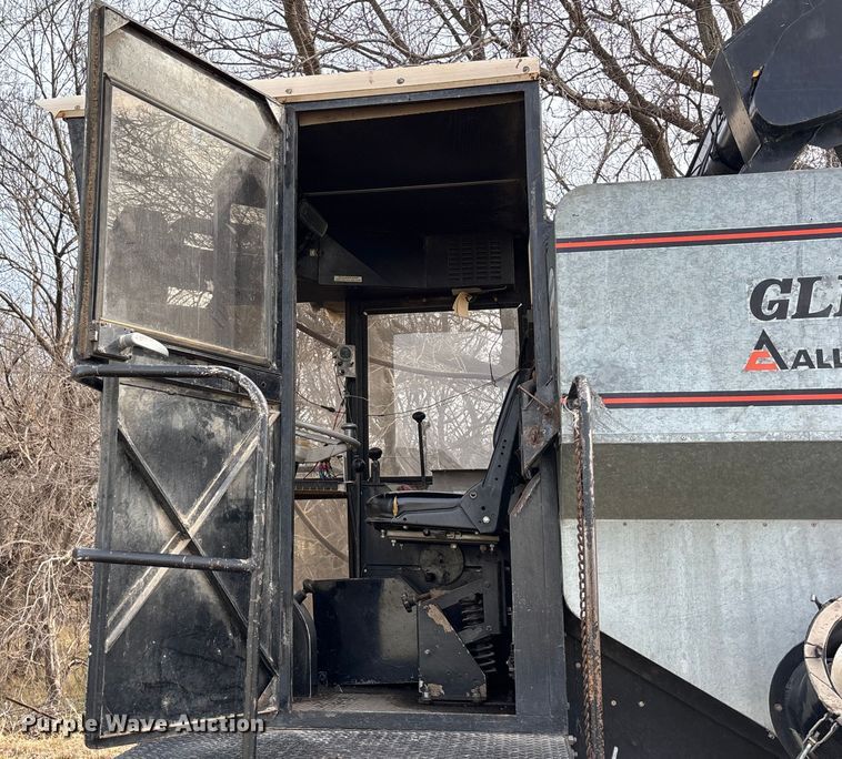 image for item FC1550 Gleaner EIII combine